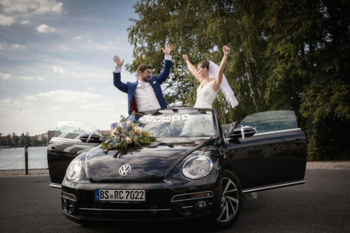 Hochzeitsfotograf Berlin macht Hochzeitsshooting Brautpaarshooting mit Brautpaar in Berlin-Spandau für die Hochzeitsreportage